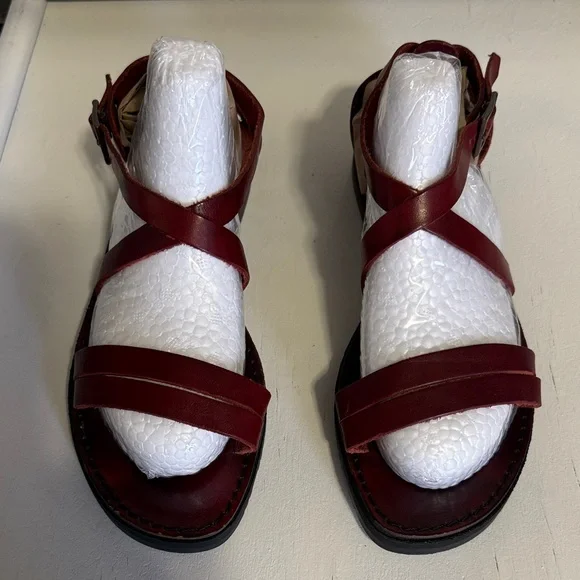 G.H. Bass & Co. Women's Burgundy Leather Strappy Sandals - Picture 1 of 6